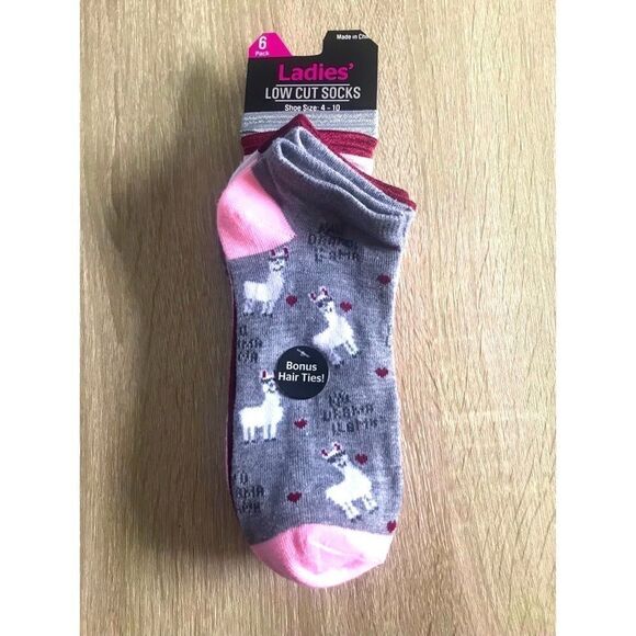 NWT … Ladies Low Cut “6 Pack” LLAMA Sock Set With BONUS Hair Ties - Picture 1 of 4